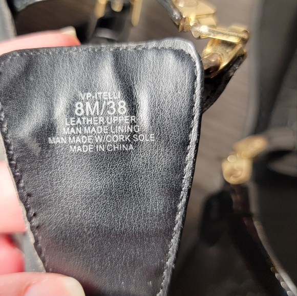 Vince Camuto itelli crocodile leather patent t strap thong sandals womens shoe 8 - Picture 3 of 10